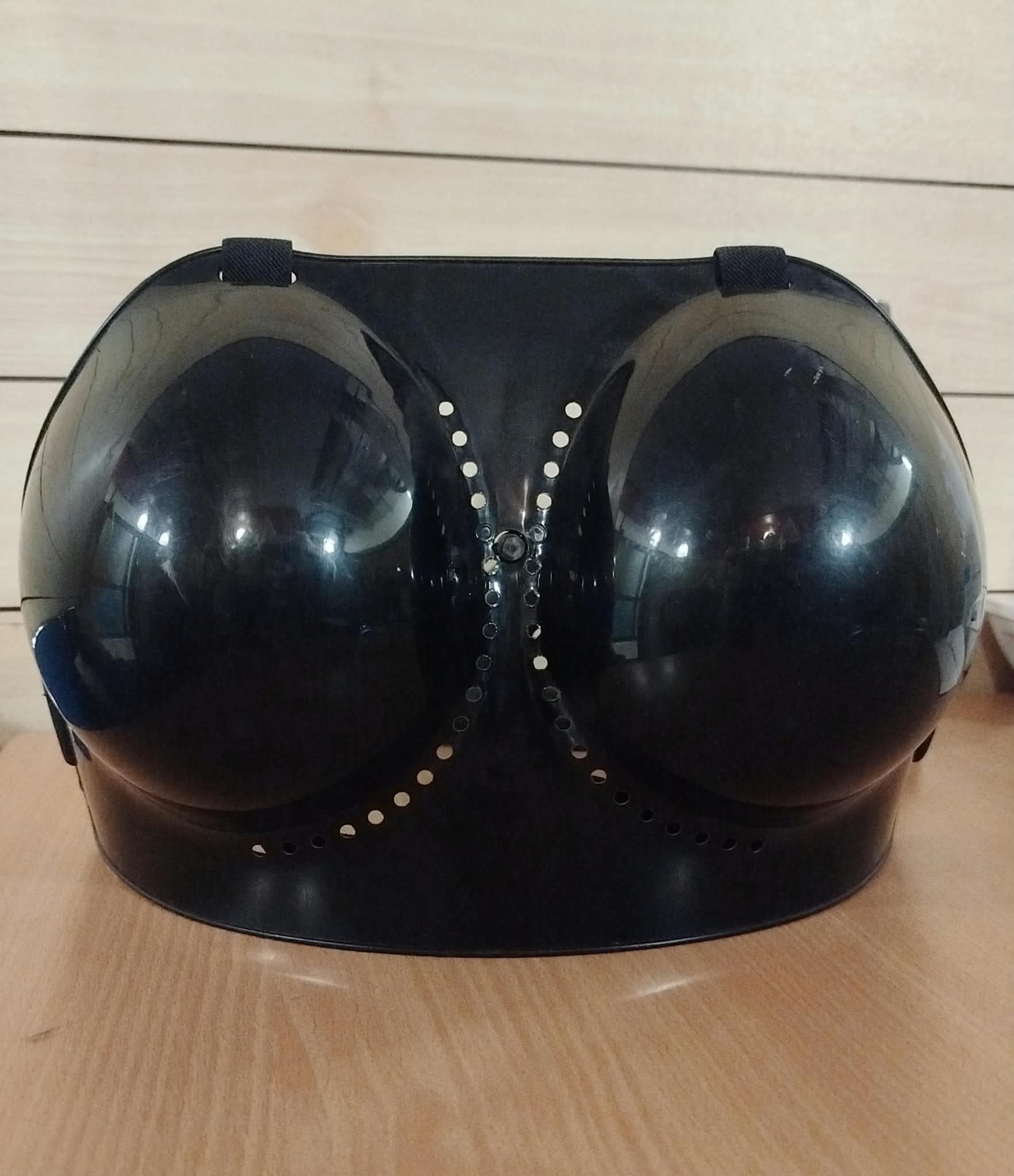 Breastplate- Female black thumbnail 2